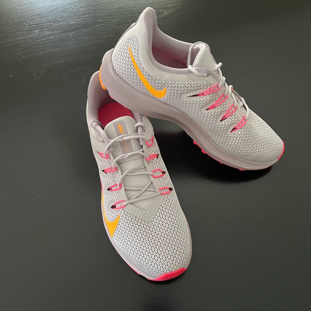 Nike Quest 2 sneakers